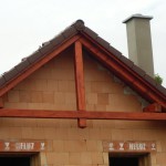 Výstavba nové střechy v Prostředním vydří